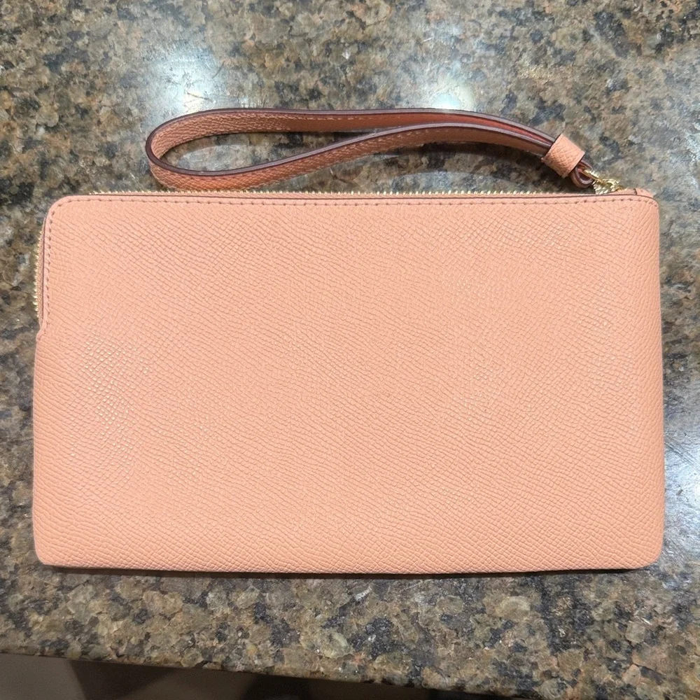 LOW START Coach Coral Wristlet Clutch - Picture 2 of 5